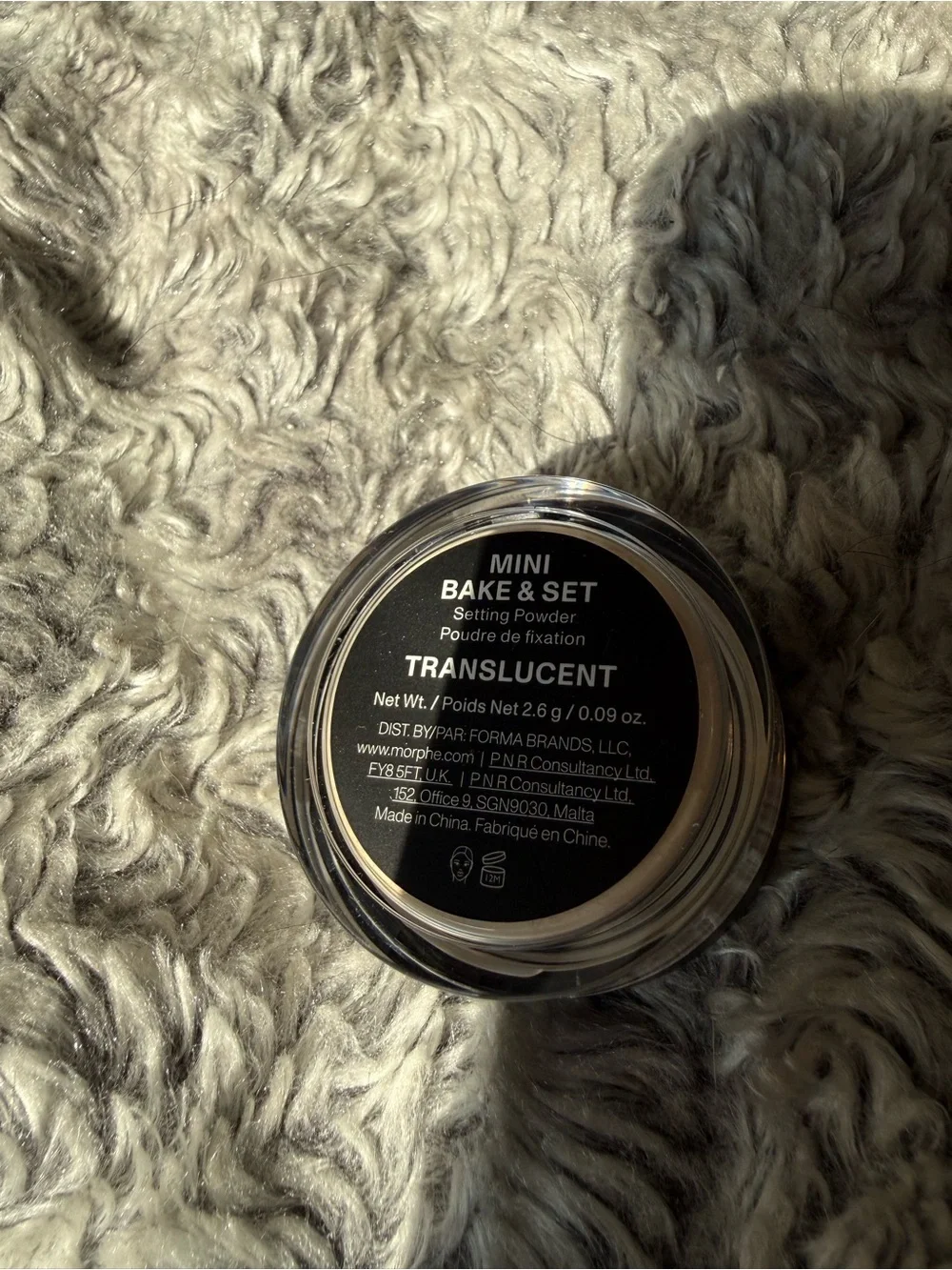 Morphe 16-Hour Staying Powder Compact - Black & White Text